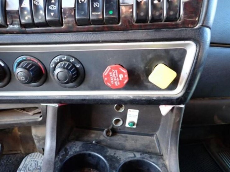 2013-kenworth-t800-image-22