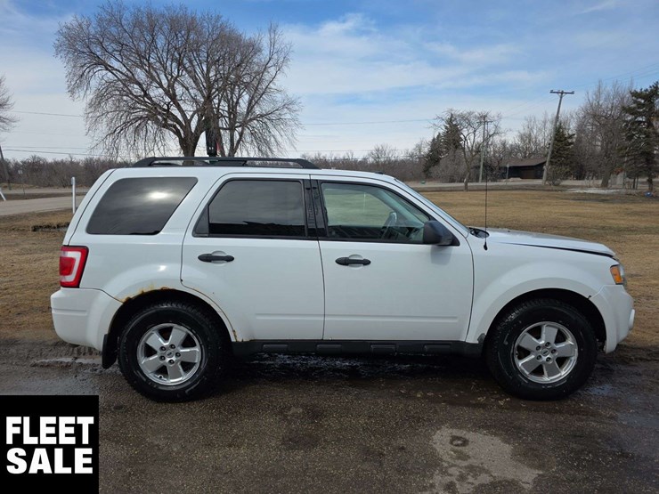 2011-ford-escape-image-8