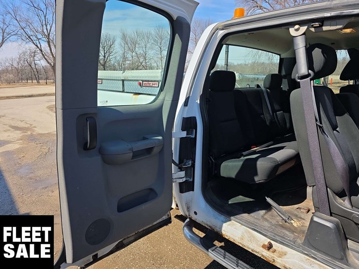 2010-chevrolet-silverado-2500hd-image-31