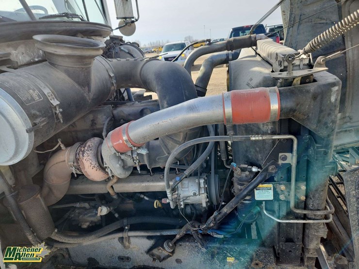 2001-mack-ch613-image-23