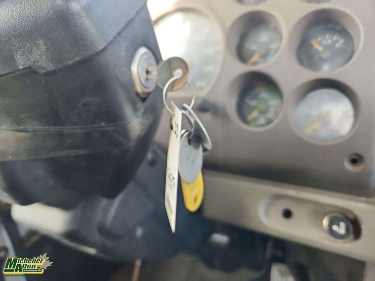 2001-mack-ch613-image-17