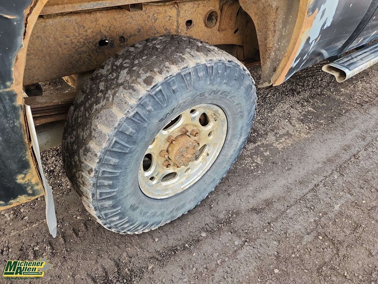 2010-gmc-sierra-2500hd-image-33