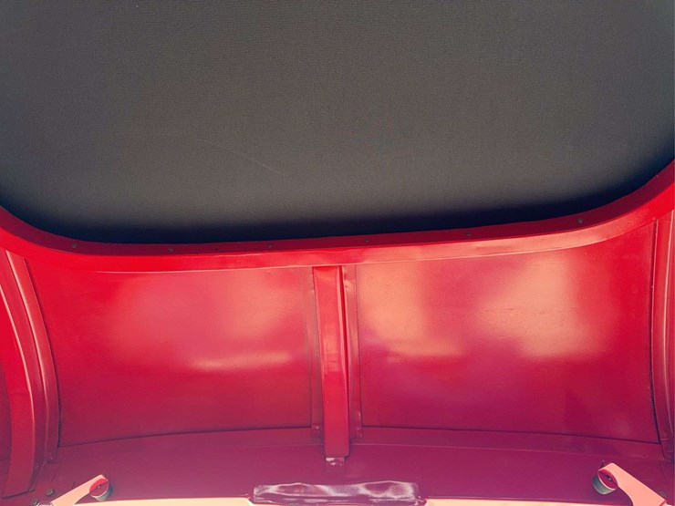 1937-international-d2-panel-truck-image-36