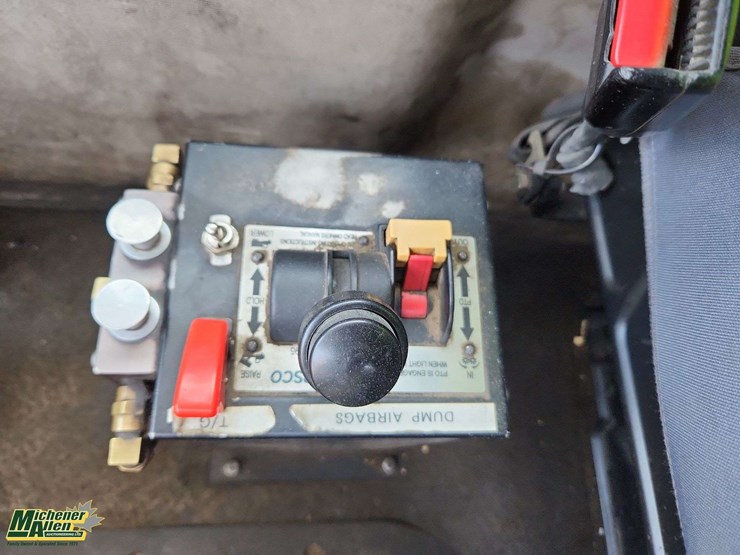 2001-mack-ch613-image-15