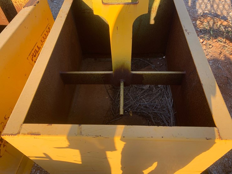 (2)-4’-l-x-3’-w-x-28”-concrete-mixing-bins-image-6