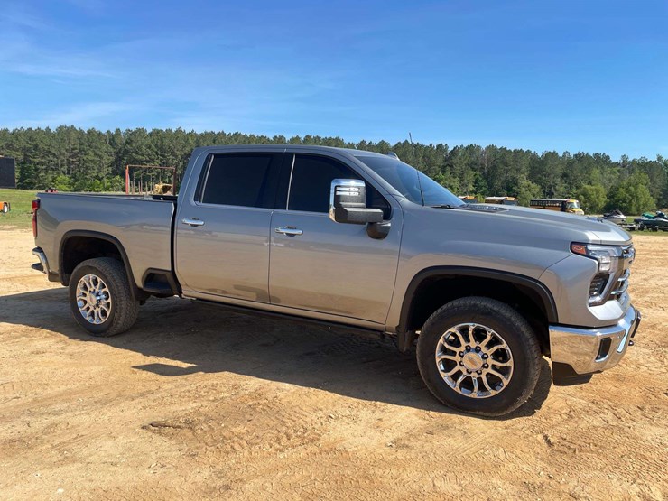 2024-chevrolet-silverado-2500-image-4