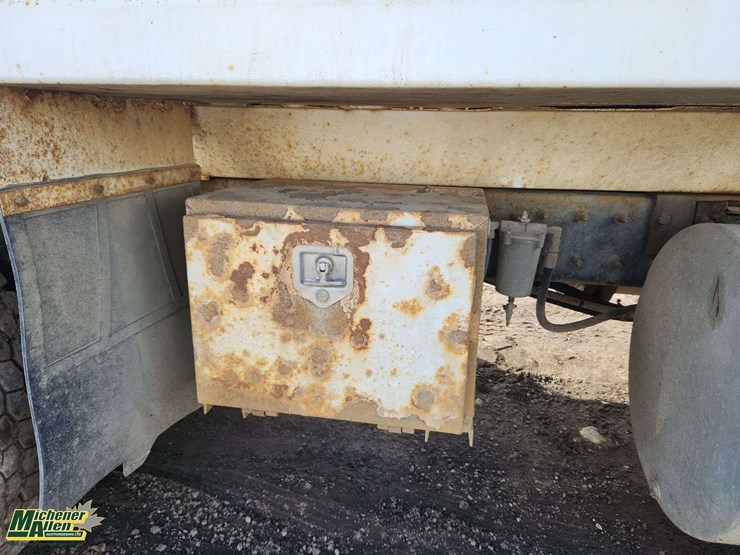 2001-mack-ch613-image-36