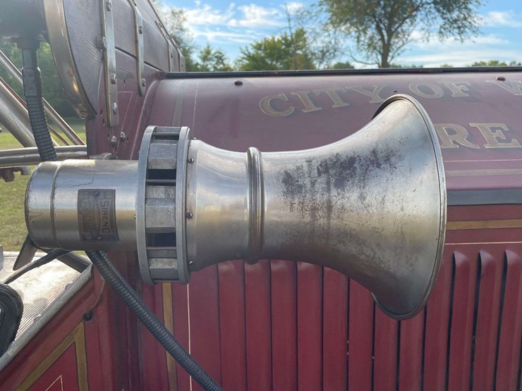 1917-american-la-france-firetruck-image-49