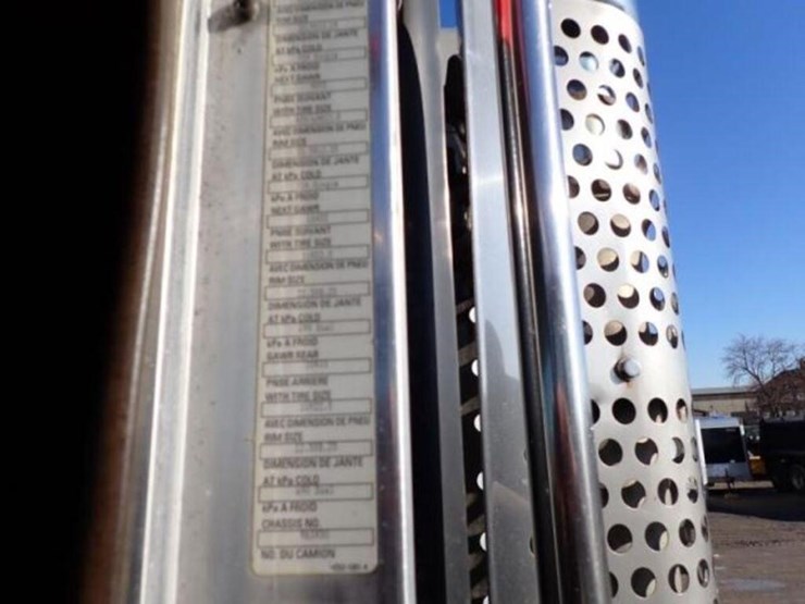 2013-kenworth-t800-image-13