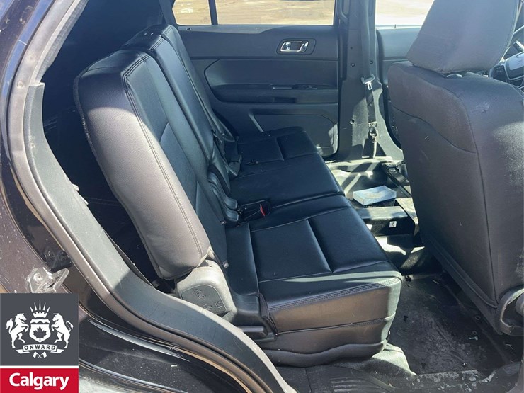 2019-ford-explorer-image-21