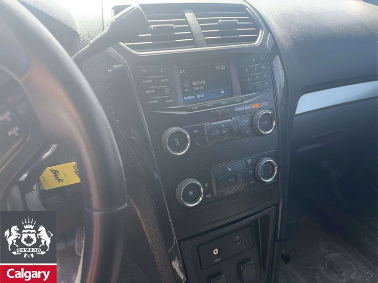 2019-ford-explorer-image-17