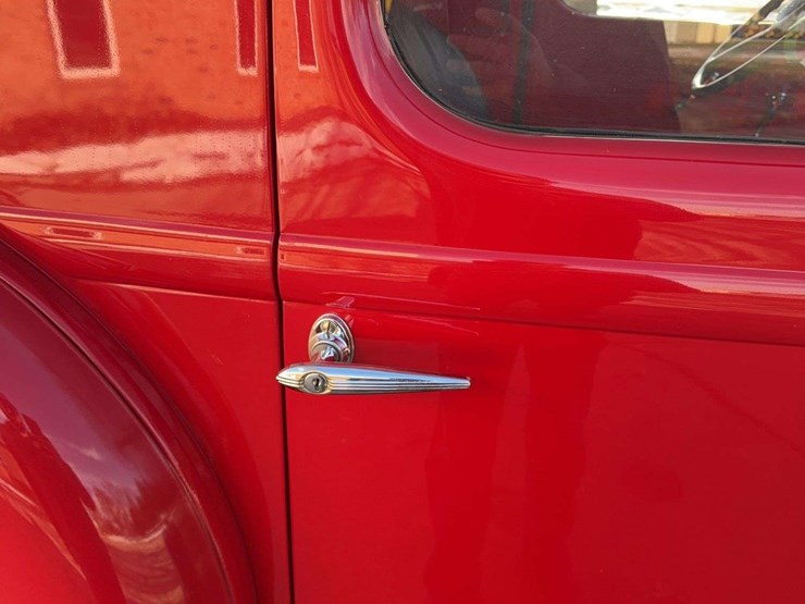 1937-international-d2-panel-truck-image-48