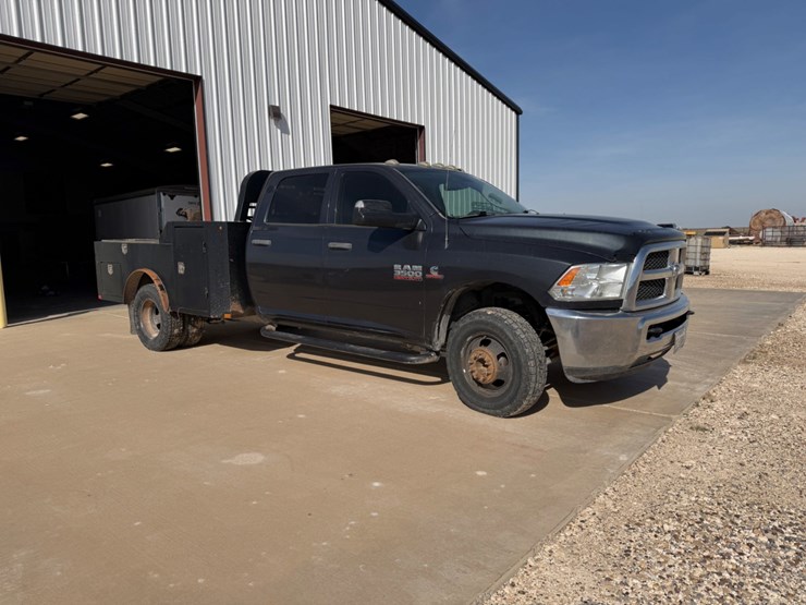 2015-ram-3500-tradesman-image-2