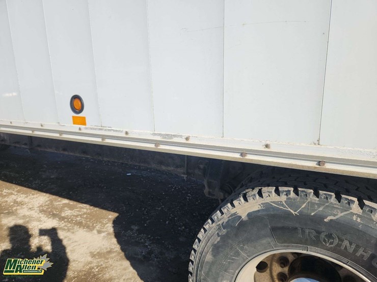 2011-peterbilt-337-image-45