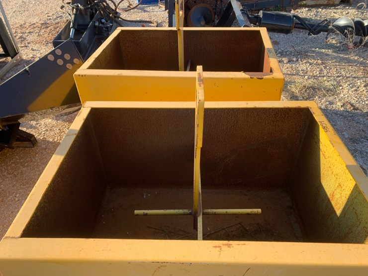 (2)-4’-l-x-3’-w-x-28”-concrete-mixing-bins-image-4