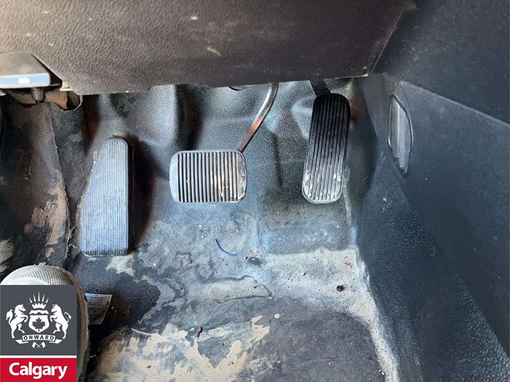 2018-ford-explorer-image-16