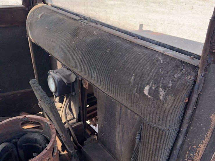 1916-milburn-electric-car-image-27