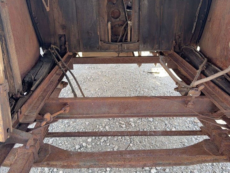 1916-milburn-electric-car-image-13