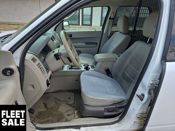 2011-ford-escape-image-17