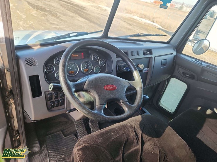 2011-peterbilt-337-image-16