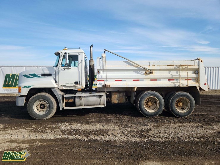 2001-mack-ch613-image-2