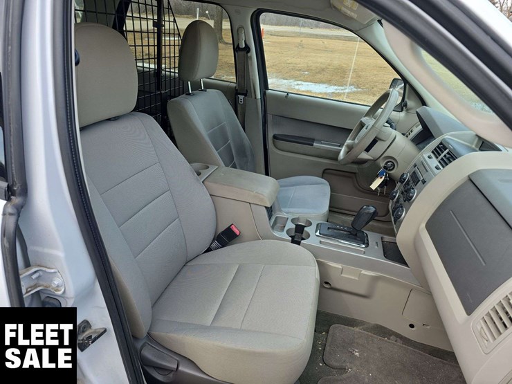 2011-ford-escape-image-34