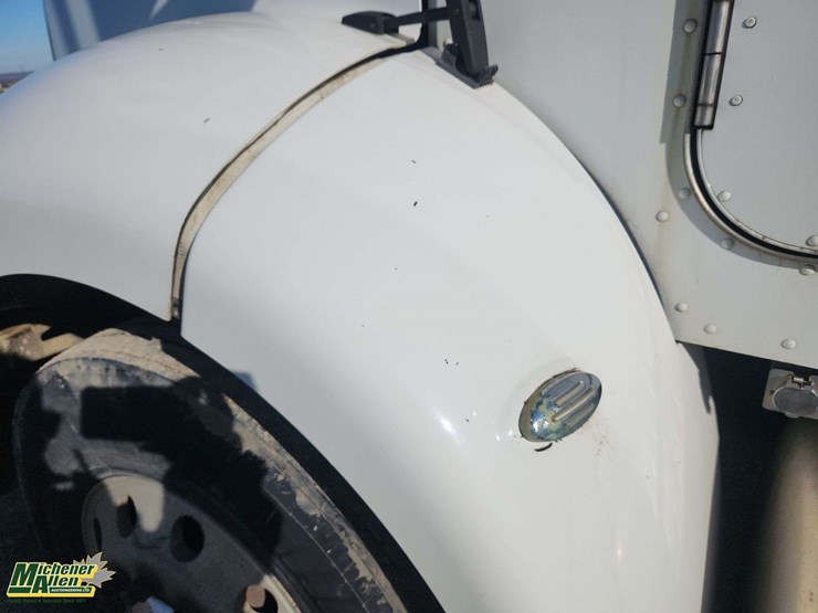 2011-peterbilt-337-image-39