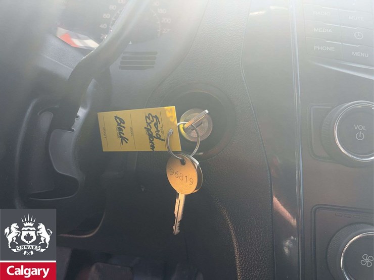 2019-ford-explorer-image-16