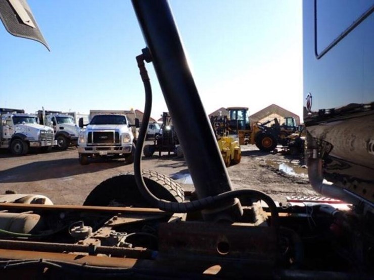 2013-kenworth-t800-image-83