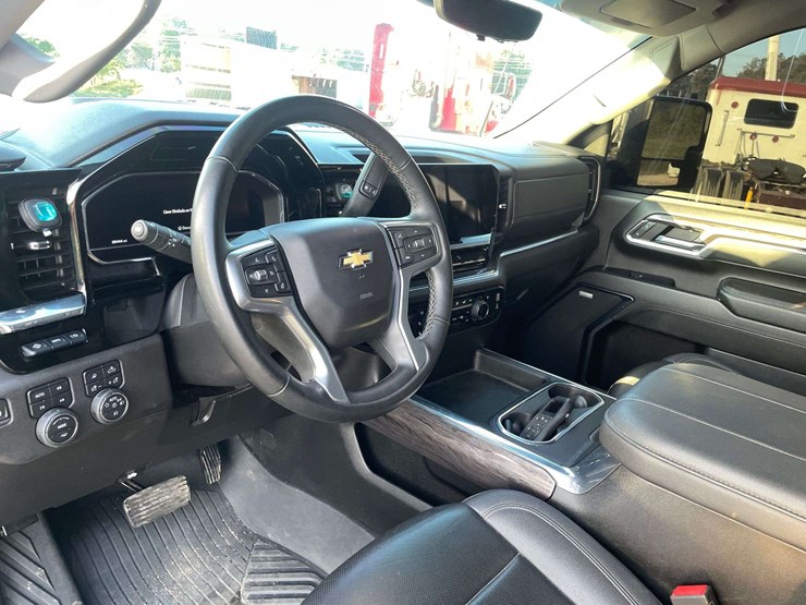 2024-chevrolet-silverado-2500-image-11