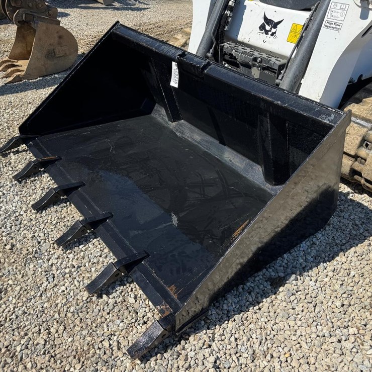 Wildcat 74" Skid Steer Snow/Litter Bucket