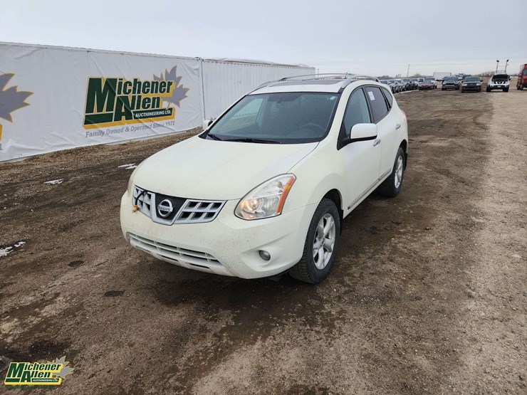 2013-nissan-rogue-image-1