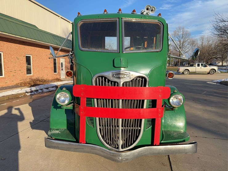 autocar-u70-truck-tractor-image-7