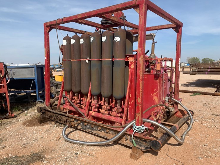 7’-x-12’-x-10’-skidded-bop-closing-unit-image-4