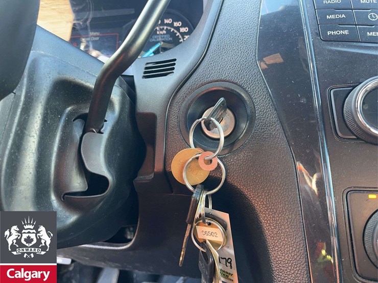 2019-ford-explorer-image-15