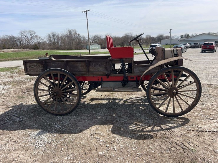 international-highwheeler---restoration-started---original-paint-bed-image-4