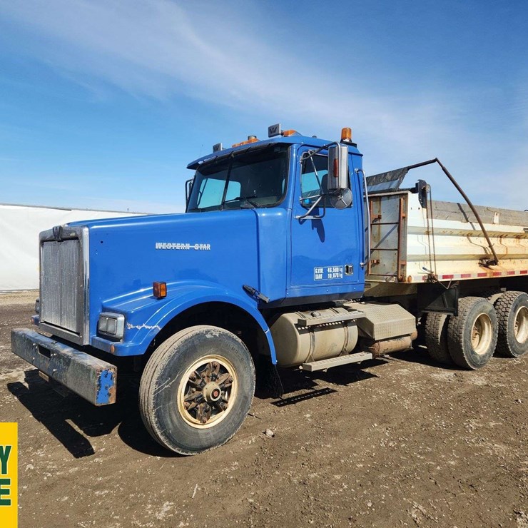 2004 WESTERN STAR 4900