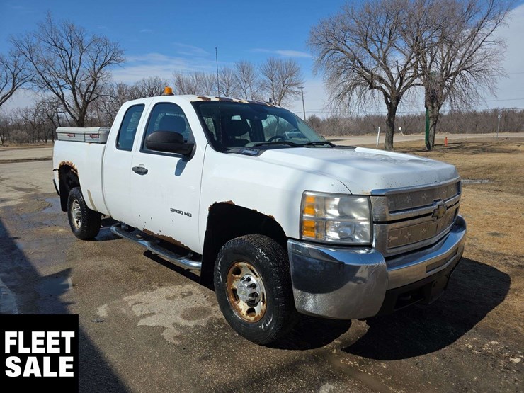 2010-chevrolet-silverado-2500hd-image-2