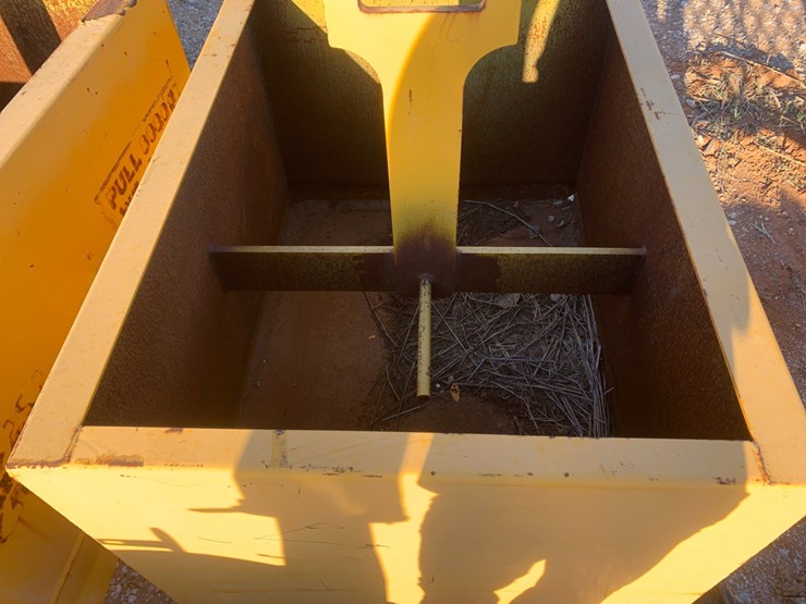 (2)-4’-l-x-3’-w-x-28”-concrete-mixing-bins-image-5