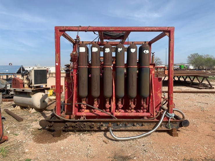 7’-x-12’-x-10’-skidded-bop-closing-unit-image-5