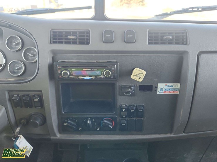 2011-peterbilt-337-image-13