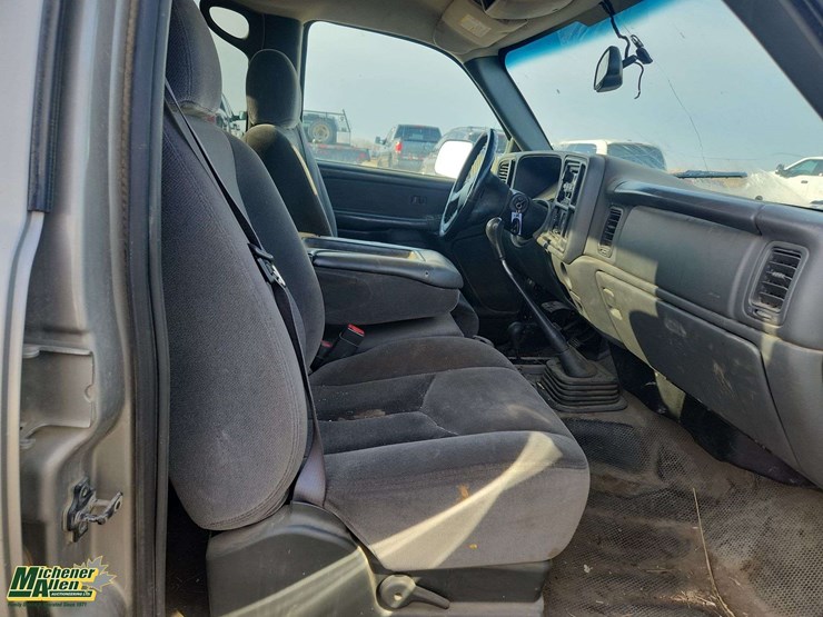 2003-gmc-sierra-3500-image-25