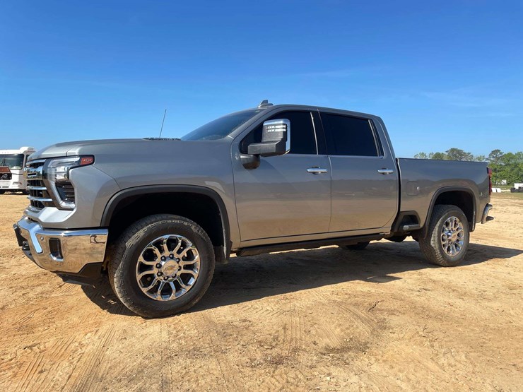 2024-chevrolet-silverado-2500-image-1