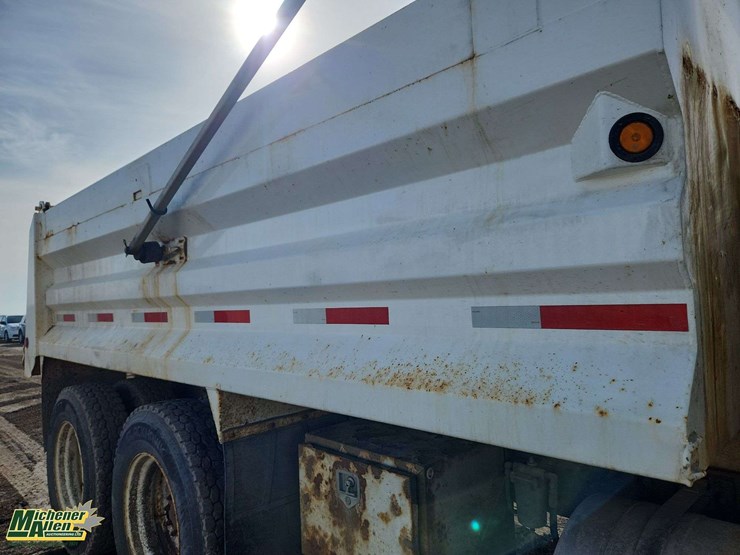 2001-mack-ch613-image-35