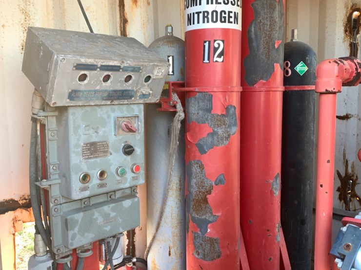 18’-l-x-8’-w-x-9’4”-t-skidded-bop-closing-unit-image-9