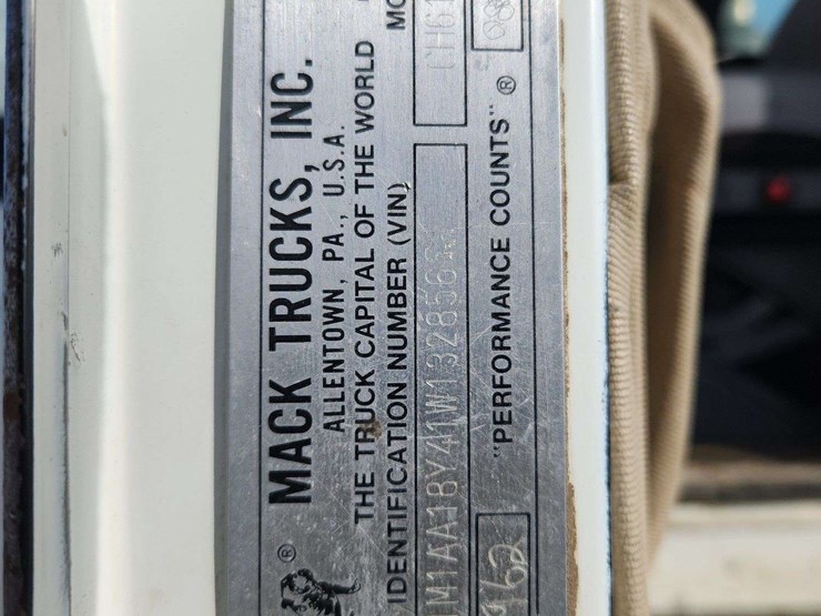 2001-mack-ch613-image-9