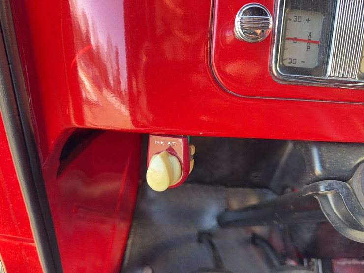 1937-international-d2-panel-truck-image-18