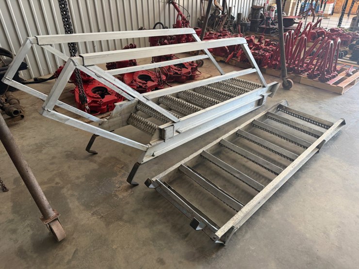 (2)-8’-aluminum-rig-ladders-image-2