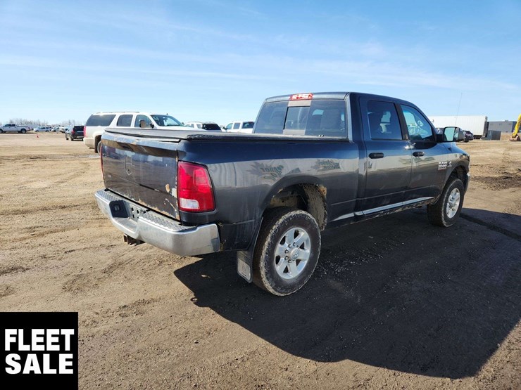 2013-dodge-3500-image-3