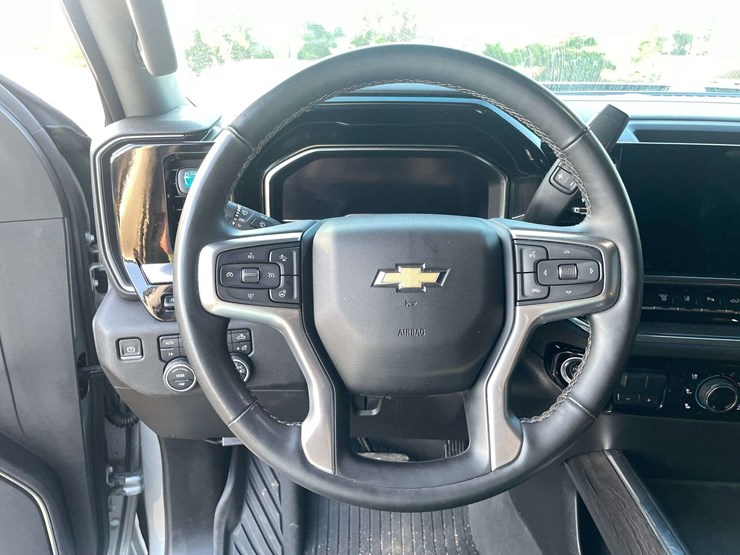 2024-chevrolet-silverado-2500-image-12